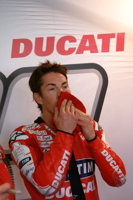 Αμέσως μετά το ζέσταμα ο Nicky Hayden